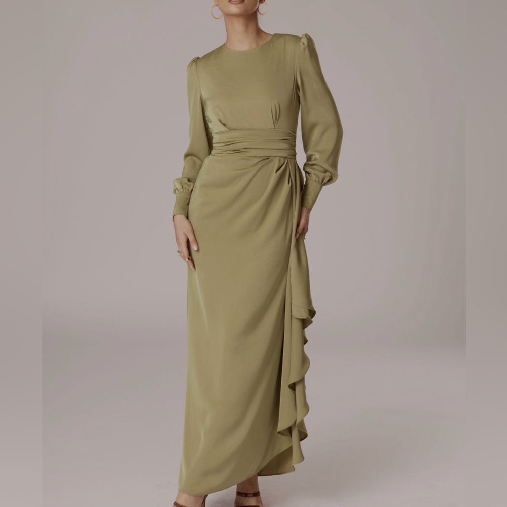 Anabelle Pleated Maxi dress in Cypress Green. Size M. Never worn